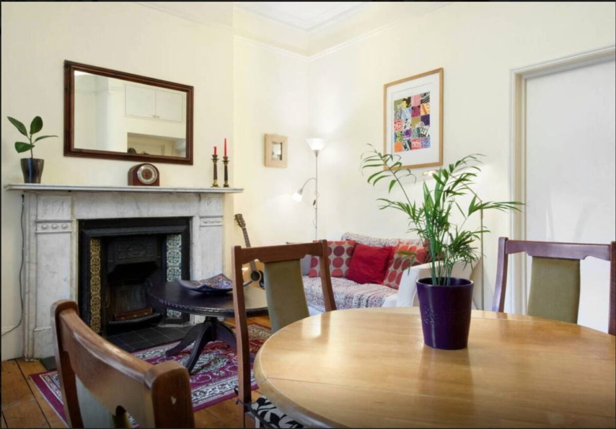 Bright and spacious 2 double bedrooms first floor flat available to rent in west Kensington W14